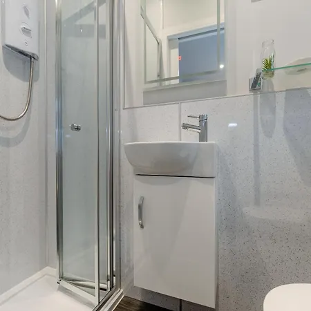 度假居 Nest 惠特比